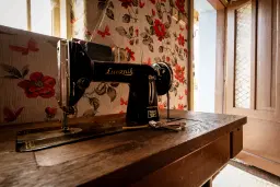 Gezinswoning op 2.090 m² perceel en bijgebouwen in Karaisen, Veliko Tarnovo - Bulgarije