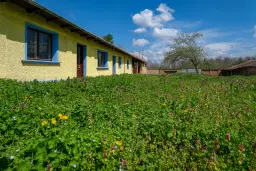 Gezinswoning op 2.090 m² perceel en bijgebouwen in Karaisen, Veliko Tarnovo - Bulgarije