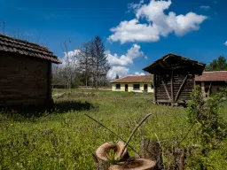 Gezinswoning op 2.090 m² perceel en bijgebouwen in Karaisen, Veliko Tarnovo - Bulgarije