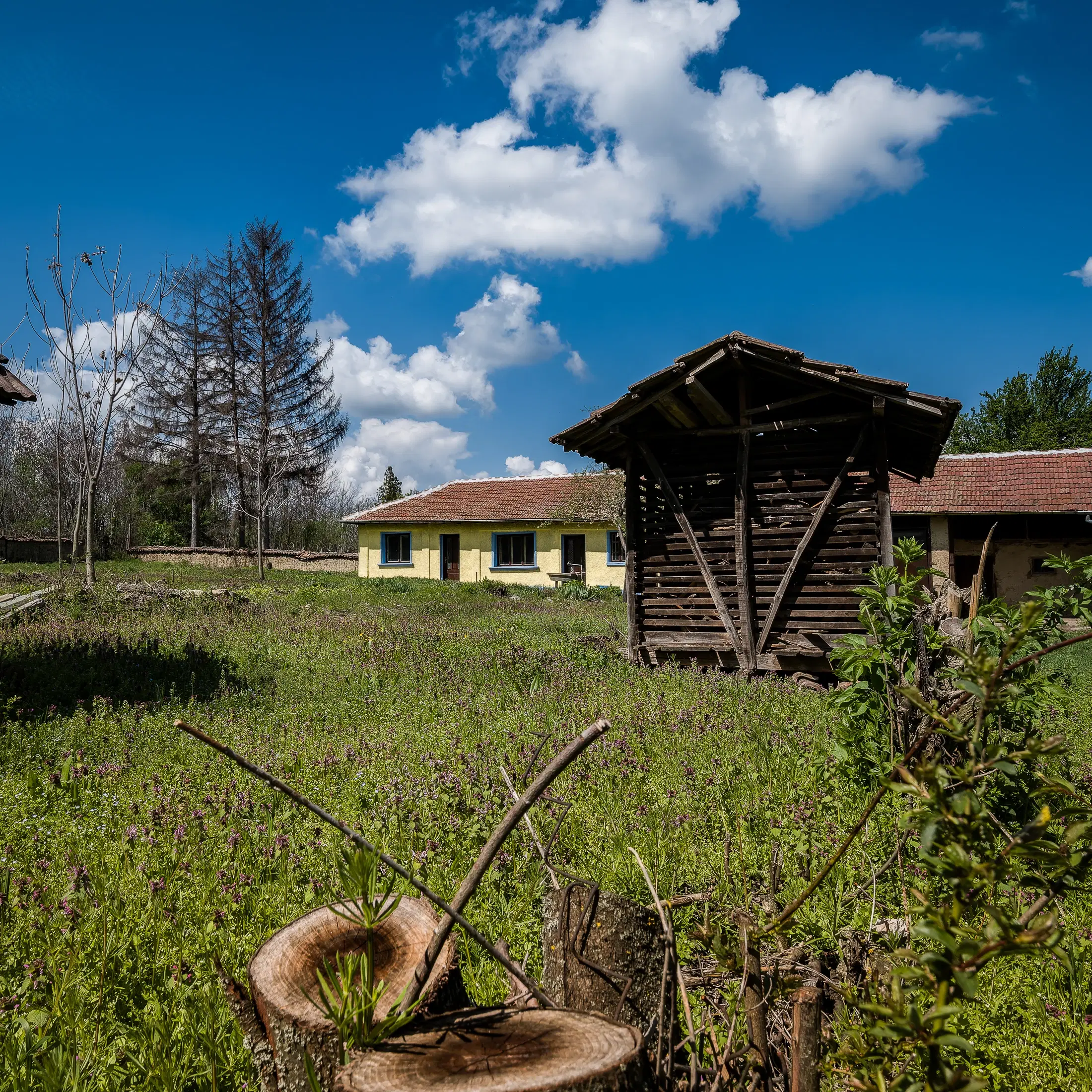 Gezinswoning op 2.090 m² perceel en bijgebouwen in Karaisen, Veliko Tarnovo - Bulgarije