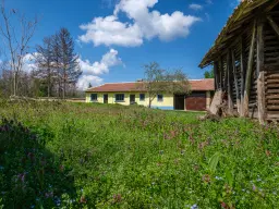 Gezinswoning op 2.090 m² perceel en bijgebouwen in Karaisen, Veliko Tarnovo - Bulgarije