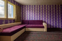 Gezinswoning op 2.090 m² perceel en bijgebouwen in Karaisen, Veliko Tarnovo - Bulgarije