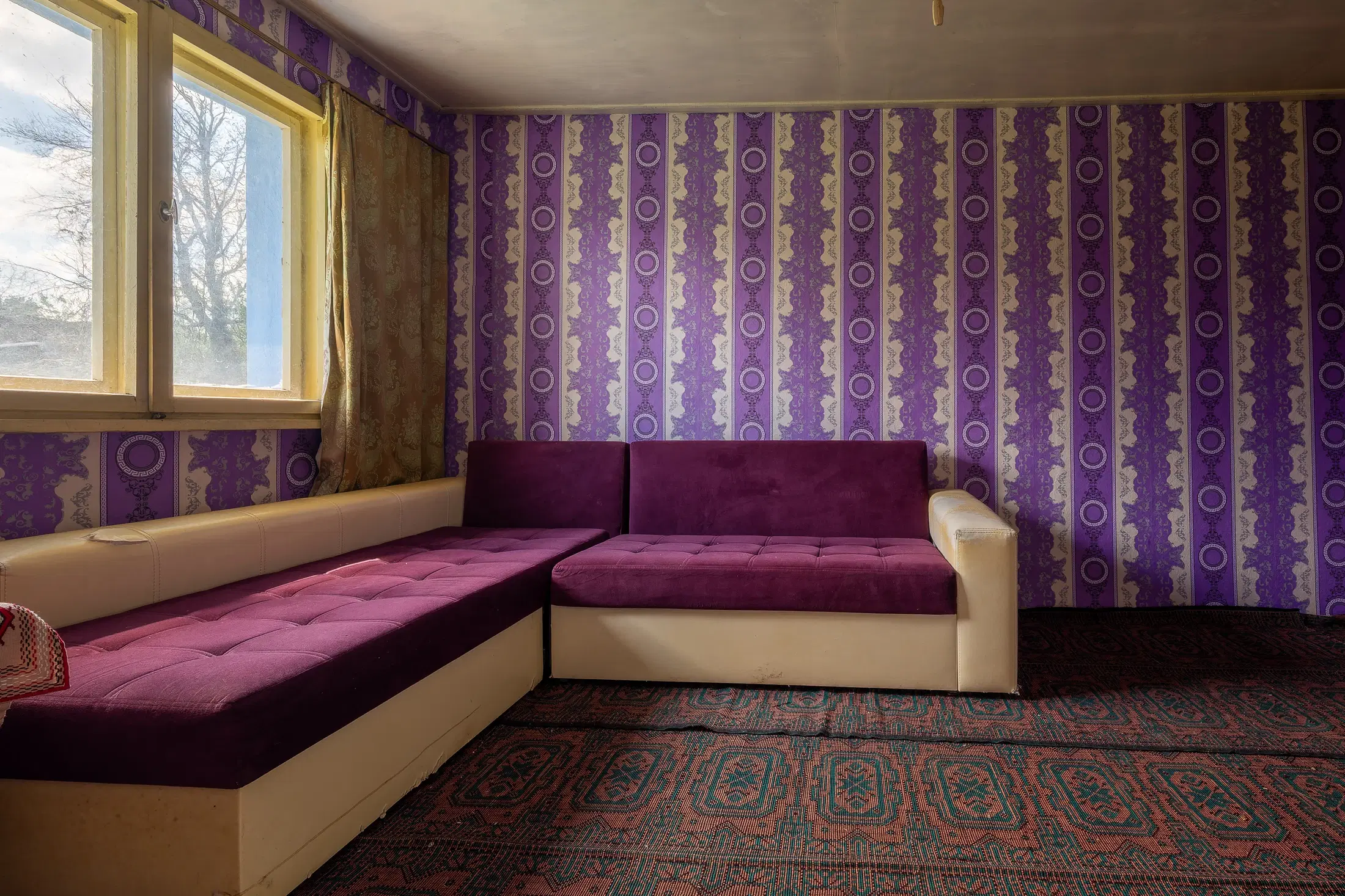 Gezinswoning op 2.090 m² perceel en bijgebouwen in Karaisen, Veliko Tarnovo - Bulgarije