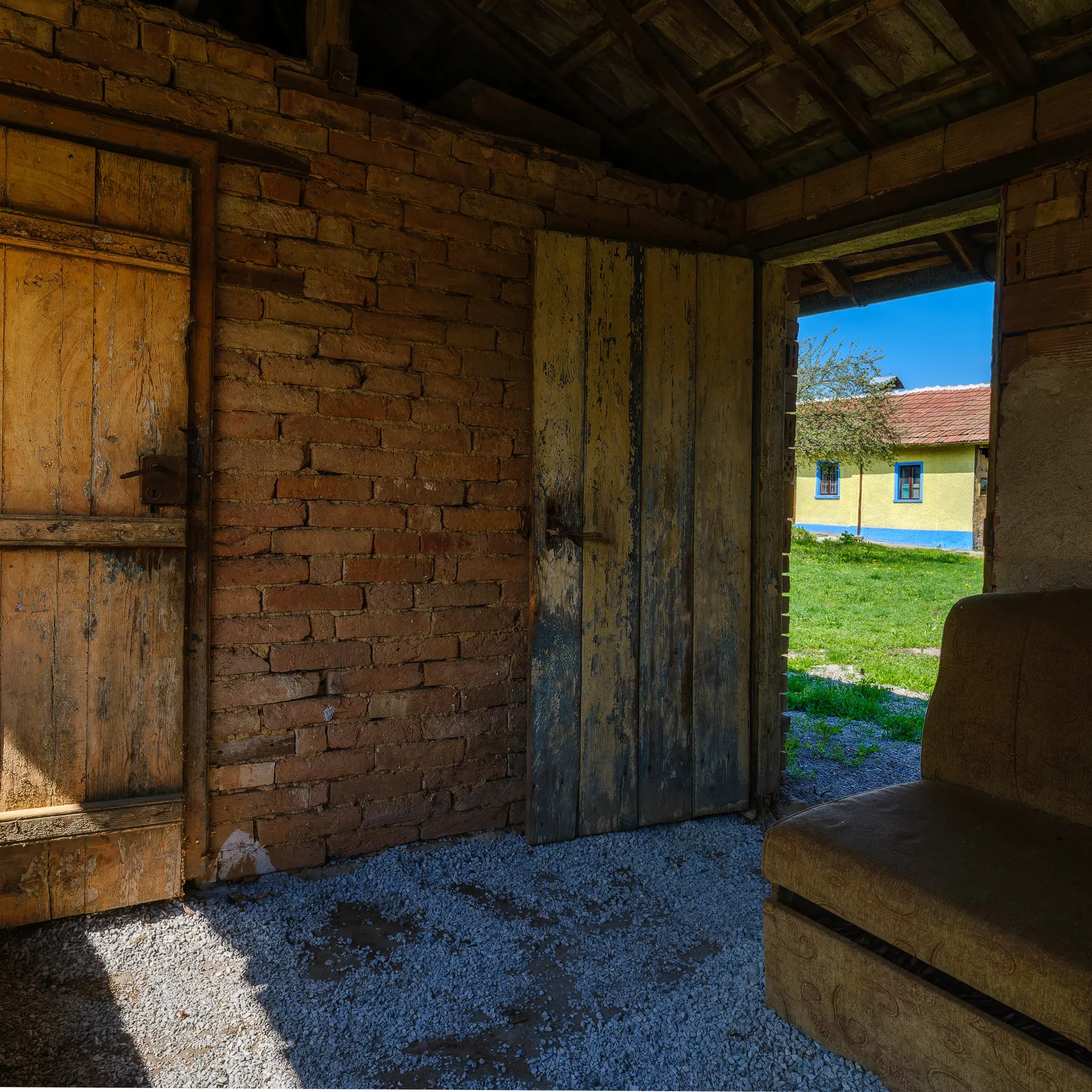 Gezinswoning op 2.090 m² perceel en bijgebouwen in Karaisen, Veliko Tarnovo - Bulgarije