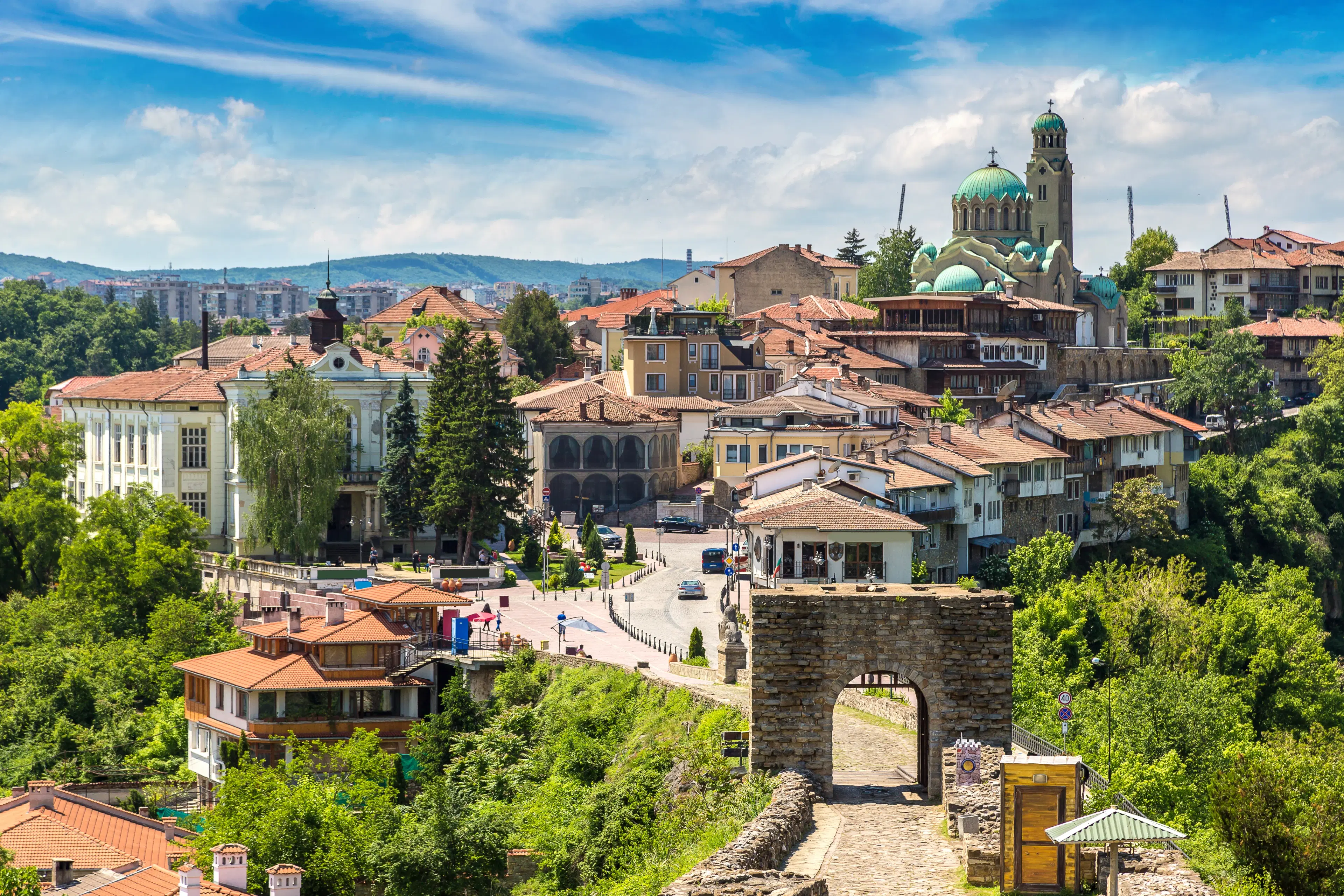 Gezinswoning op 2.090 m² perceel en bijgebouwen in Karaisen, Veliko Tarnovo - Bulgarije