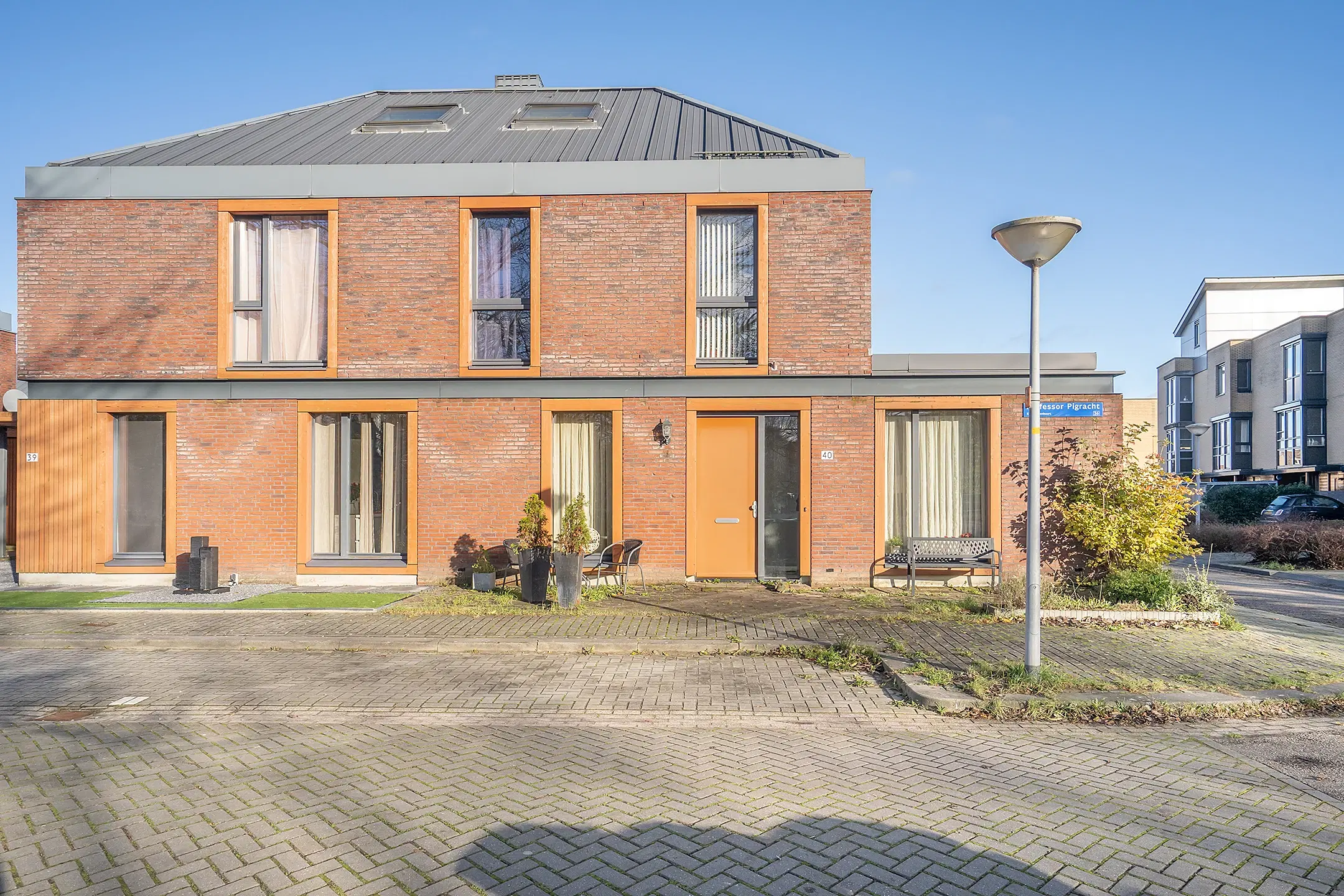 Almere, Professor Pigracht 40