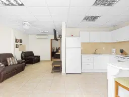 3 one-bedroom apartments (A-8) gelegen in Tower Building van Rainbow Beach Club te Cupecoy (Sint Maarten)