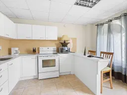3 one-bedroom apartments (A-8) gelegen in Tower Building van Rainbow Beach Club te Cupecoy (Sint Maarten)