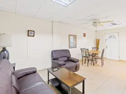 3 one-bedroom apartments (A-8) gelegen in Tower Building van Rainbow Beach Club te Cupecoy (Sint Maarten)