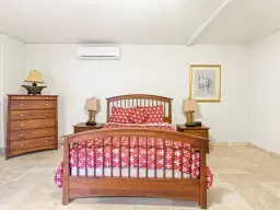 3 one-bedroom apartments (A-8) gelegen in Tower Building van Rainbow Beach Club te Cupecoy (Sint Maarten)