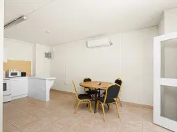 3 one-bedroom apartments (A-8) gelegen in Tower Building van Rainbow Beach Club te Cupecoy (Sint Maarten)