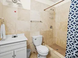 3 one-bedroom apartments (A-8) gelegen in Tower Building van Rainbow Beach Club te Cupecoy (Sint Maarten)