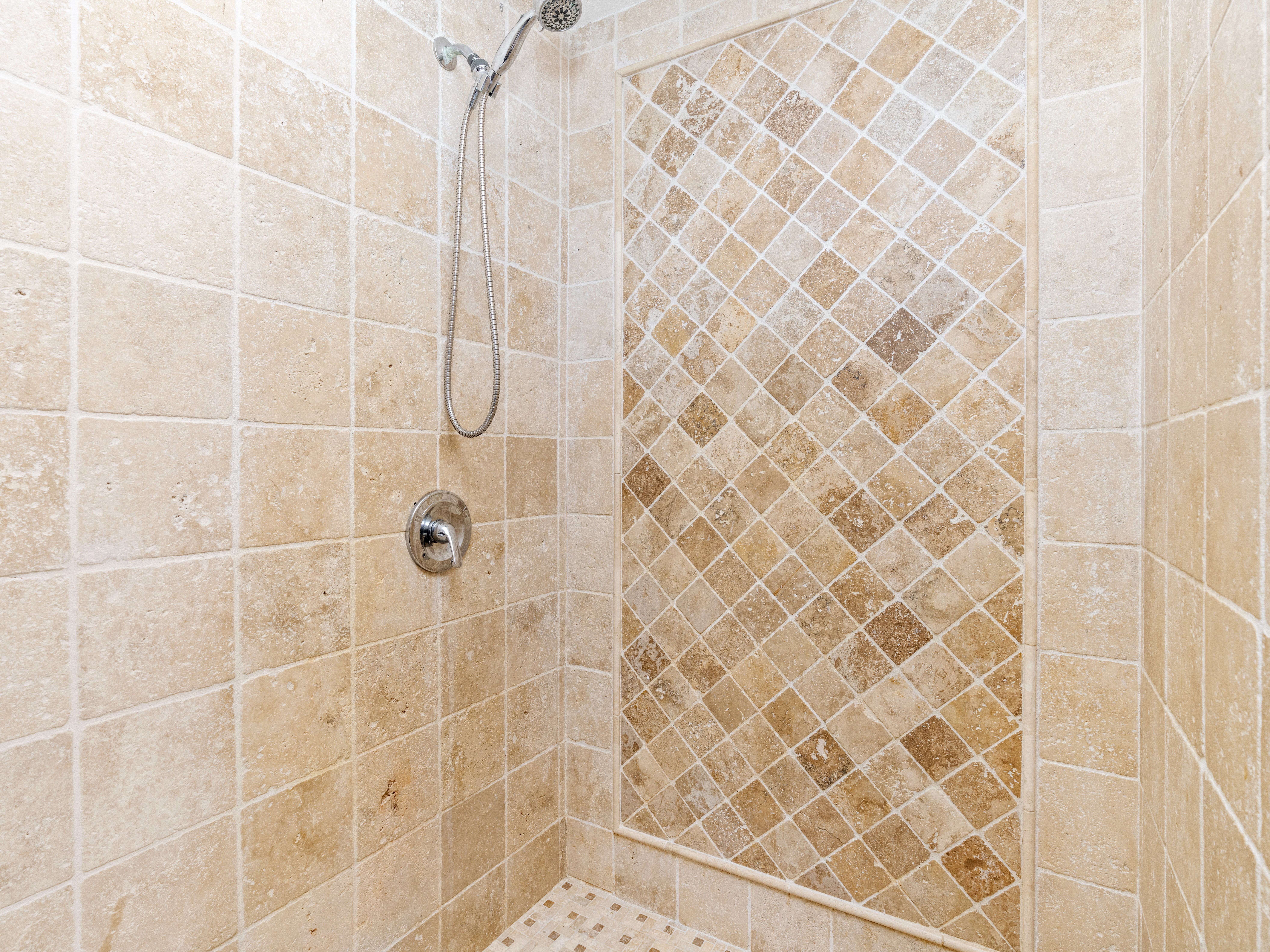 Appartement (A-16) gelegen in Tower Building van Rainbow Beach Club te Sint Maarten