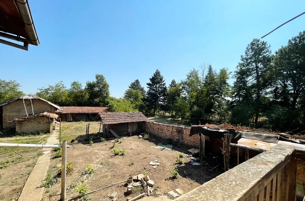 Huis met 2.170 m2 grond en bijgebouwen in Gorna Studena (Veliko Tarnovo) - Bulgarije