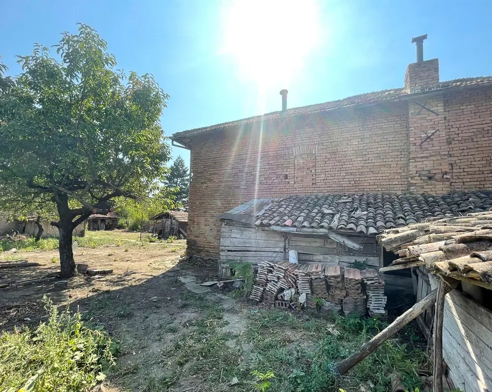 Huis met 2.170 m2 grond en bijgebouwen in Gorna Studena (Veliko Tarnovo) - Bulgarije