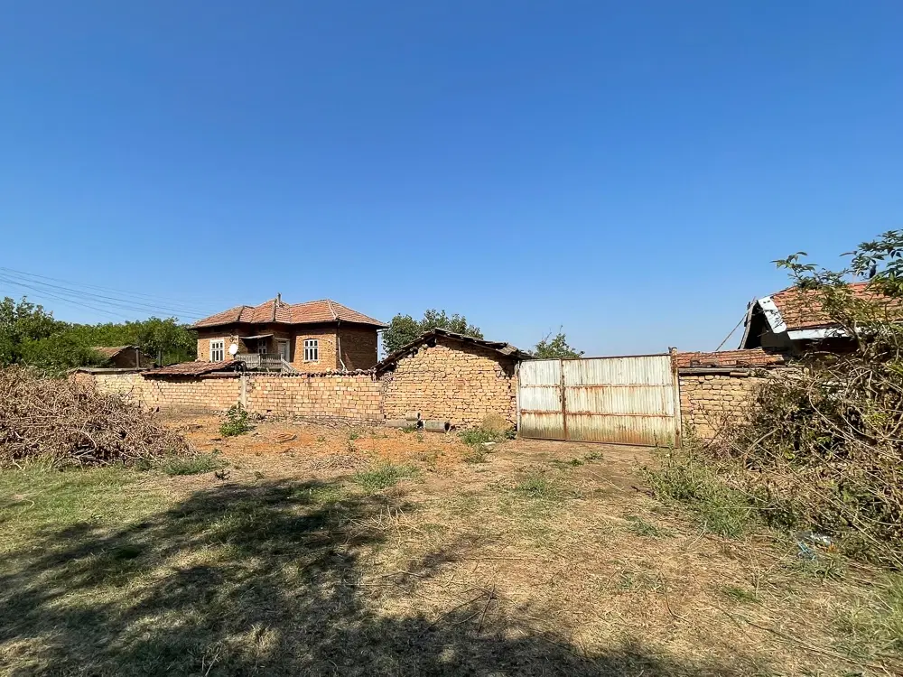 Huis met 2.170 m2 grond en bijgebouwen in Gorna Studena (Veliko Tarnovo) - Bulgarije