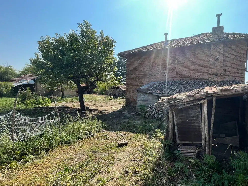 Huis met 2.170 m2 grond en bijgebouwen in Gorna Studena (Veliko Tarnovo) - Bulgarije