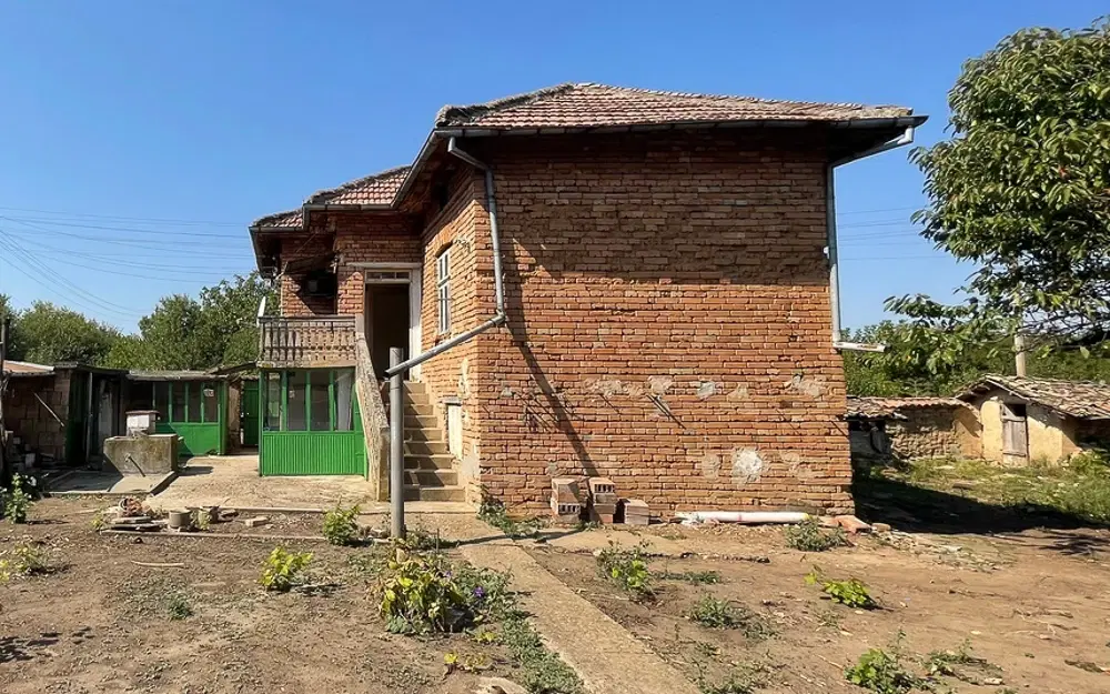 Huis met 2.170 m2 grond en bijgebouwen in Gorna Studena (Veliko Tarnovo) - Bulgarije