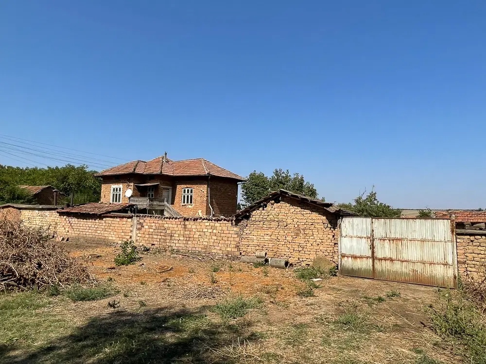 Huis met 2.170 m2 grond en bijgebouwen in Gorna Studena (Veliko Tarnovo) - Bulgarije
