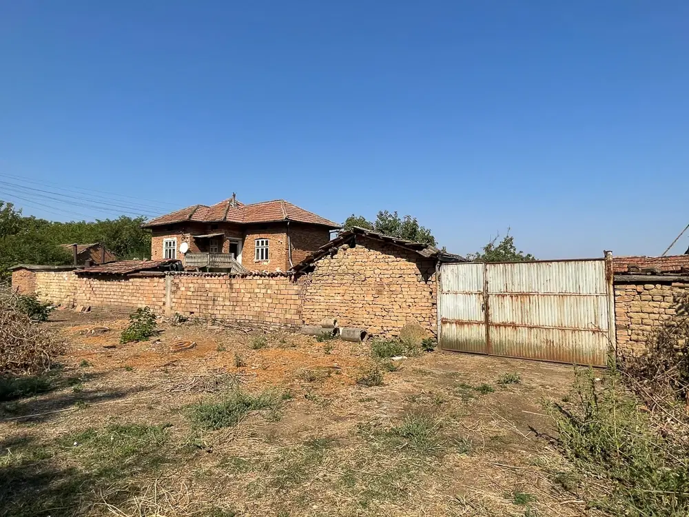 Huis met 2.170 m2 grond en bijgebouwen in Gorna Studena (Veliko Tarnovo) - Bulgarije