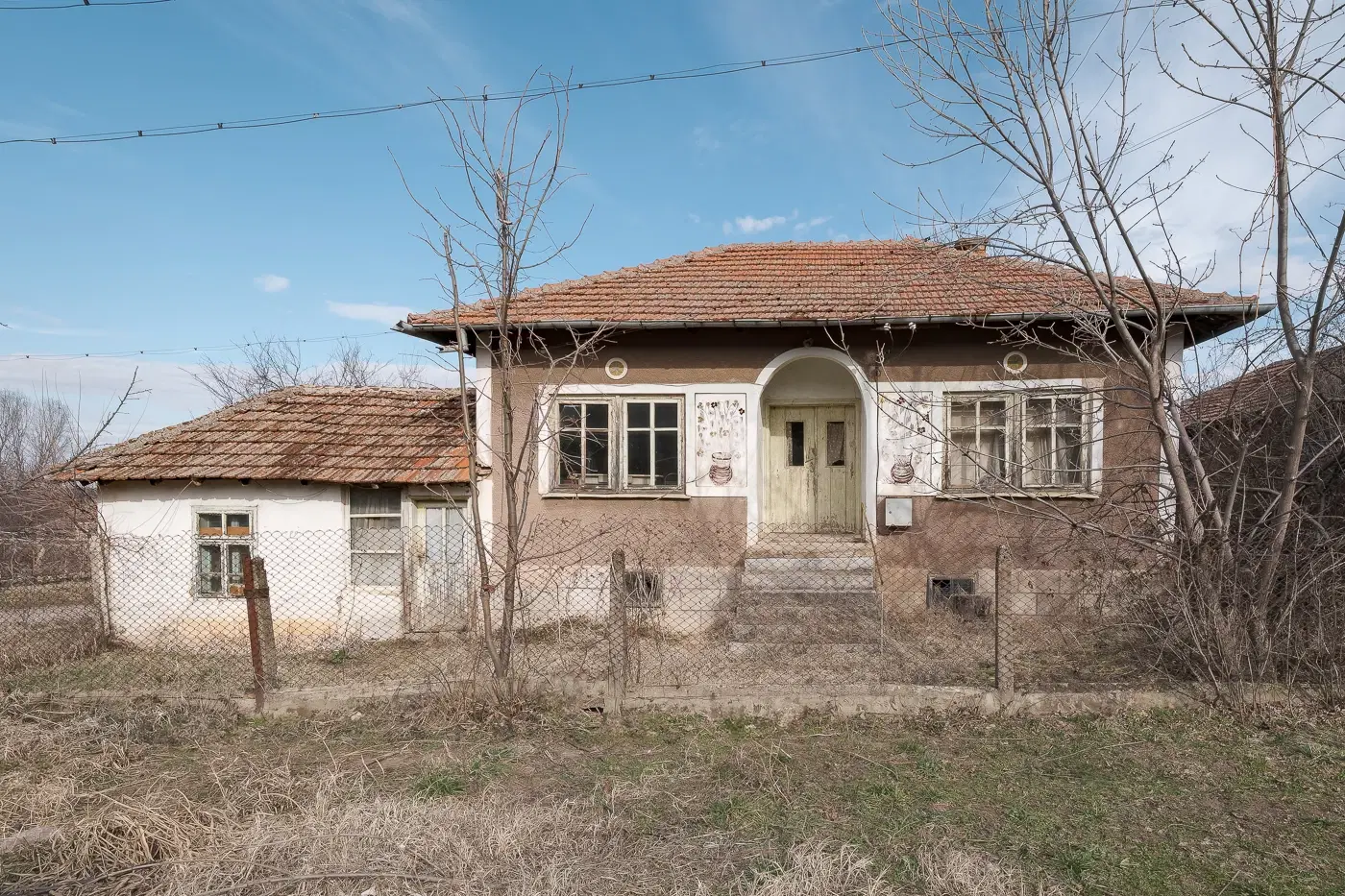 Huis met 1.578 m2 grond en bijgebouw in Belotintsi (Montana) - Bulgarije