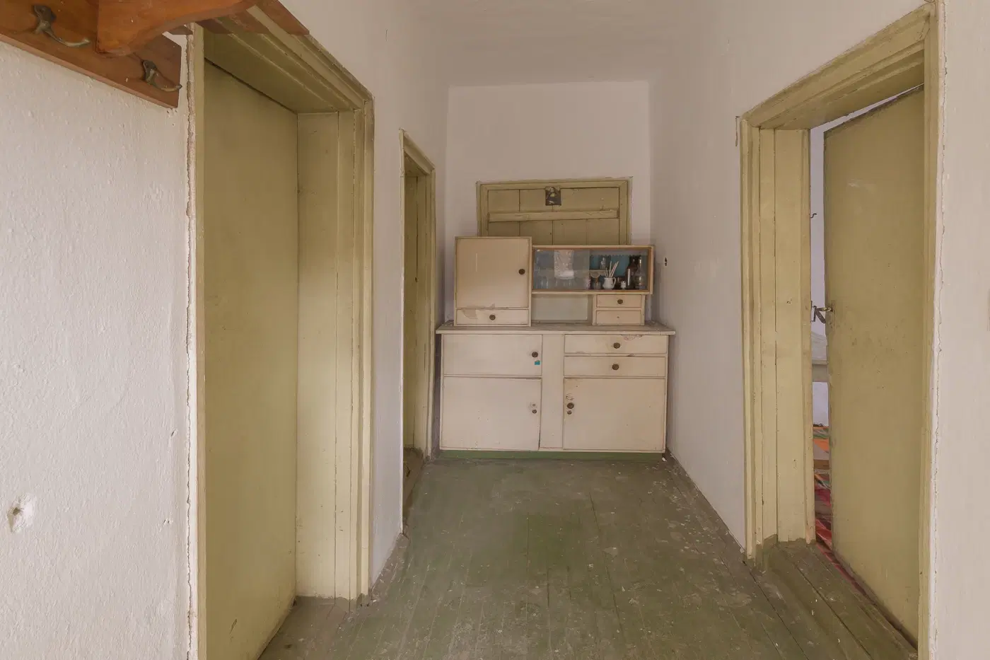 Huis met 1.578 m2 grond en bijgebouw in Belotintsi (Montana) - Bulgarije