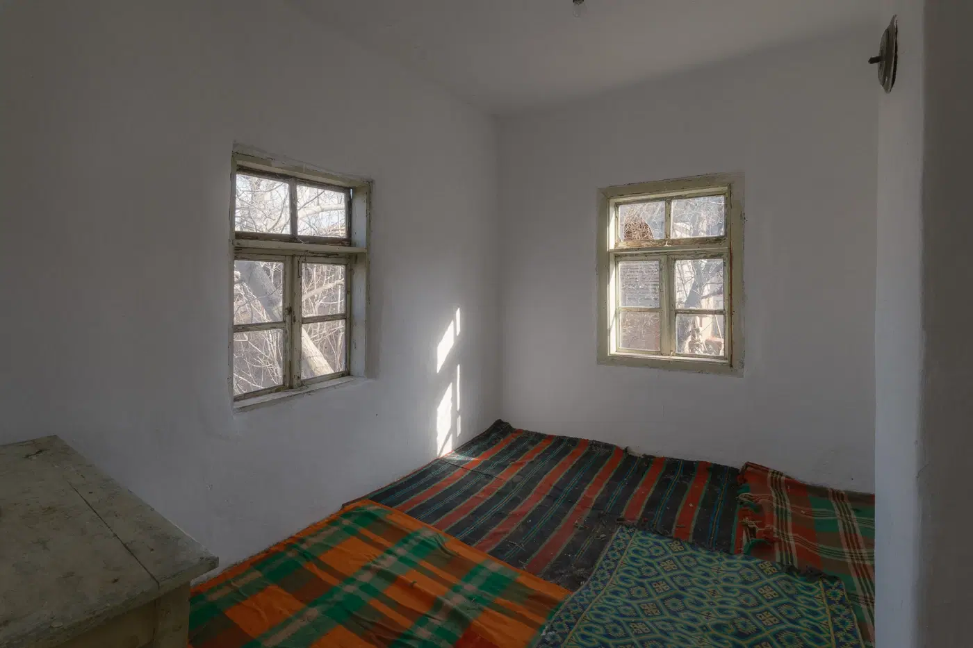 Huis met 1.578 m2 grond en bijgebouw in Belotintsi (Montana) - Bulgarije
