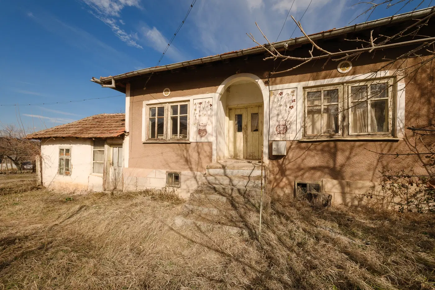 Huis met 1.578 m2 grond en bijgebouw in Belotintsi (Montana) - Bulgarije