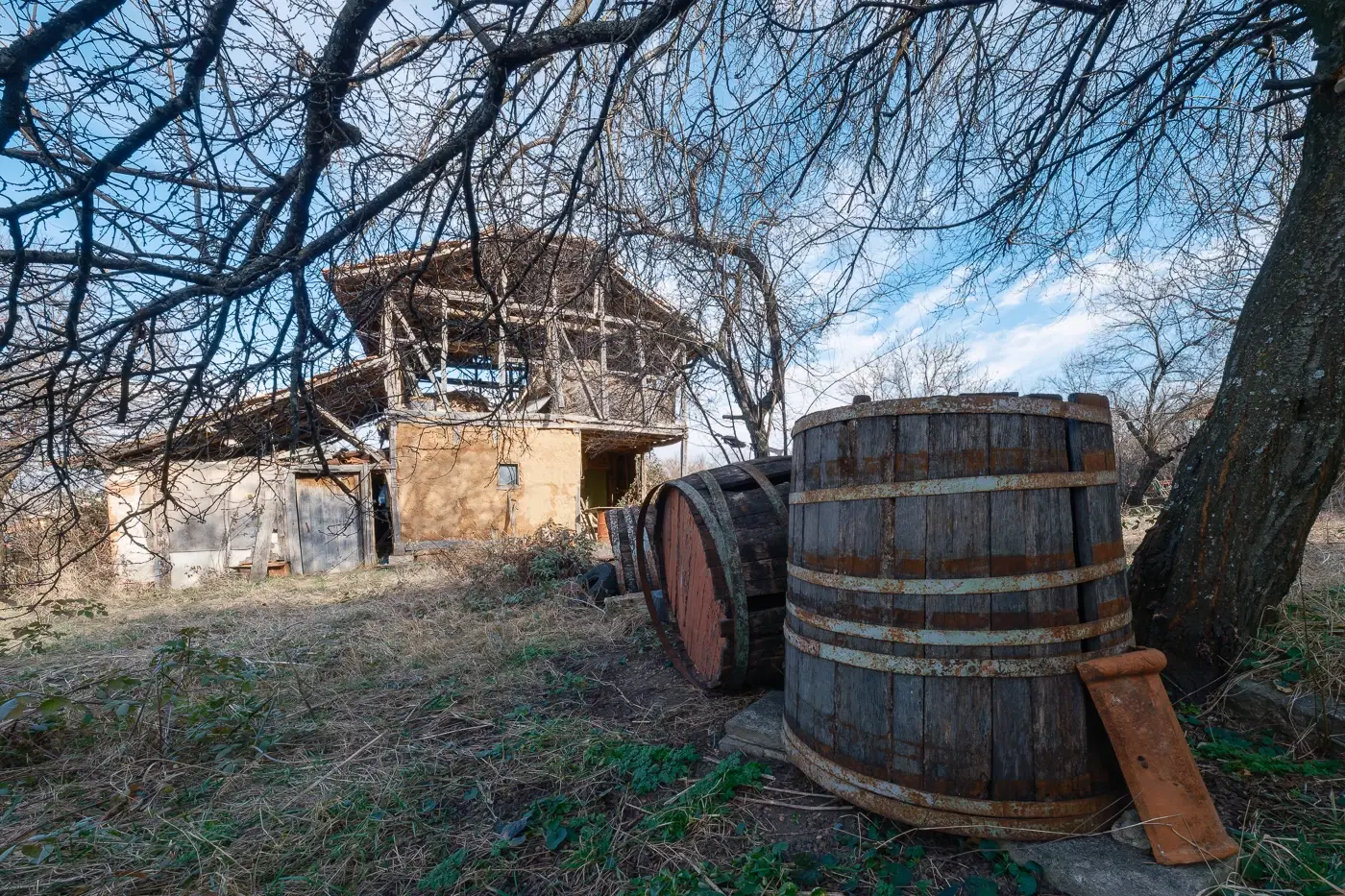 Huis met 1.578 m2 grond en bijgebouw in Belotintsi (Montana) - Bulgarije