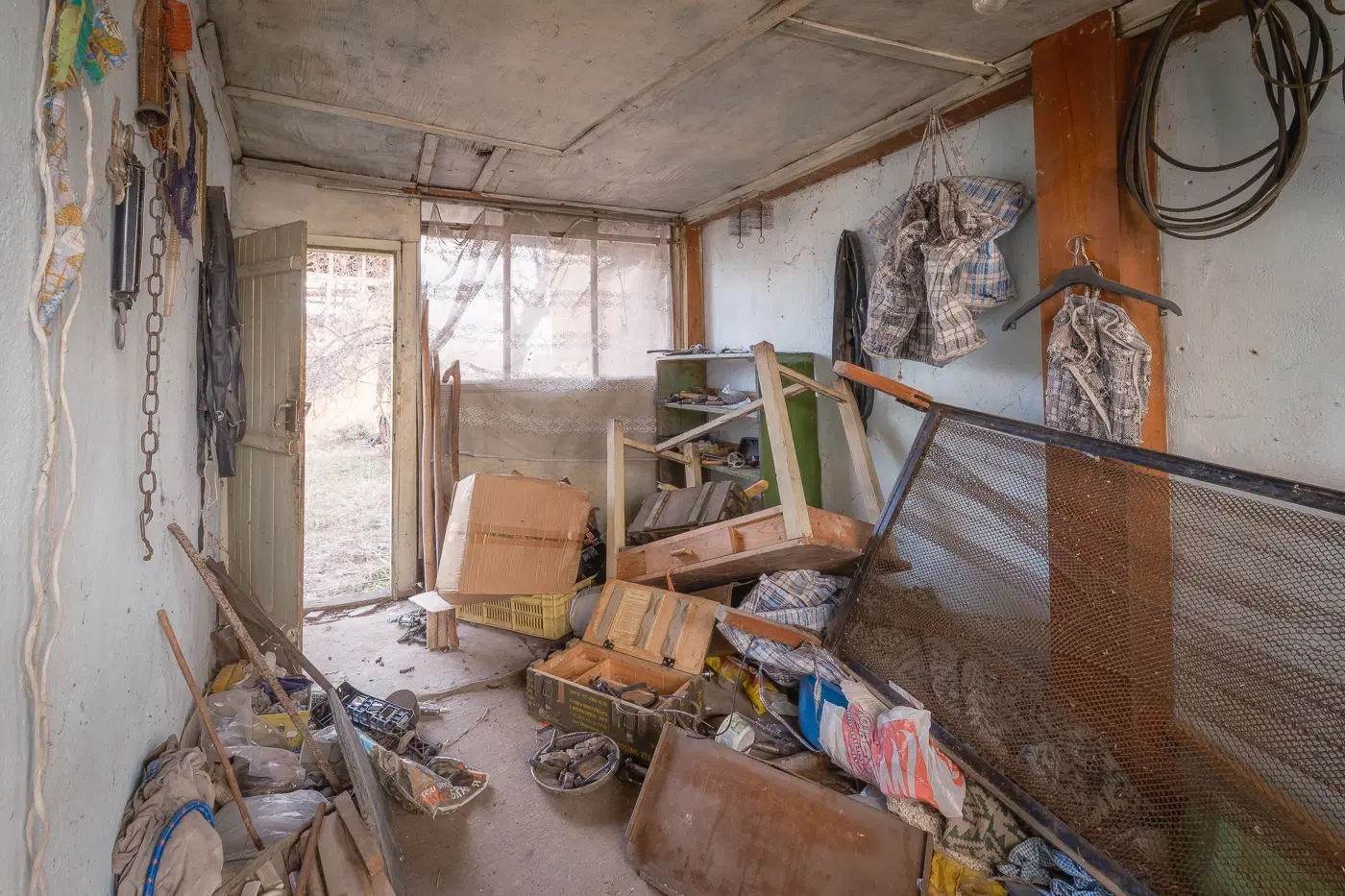 Huis met 1.578 m2 grond en bijgebouw in Belotintsi (Montana) - Bulgarije