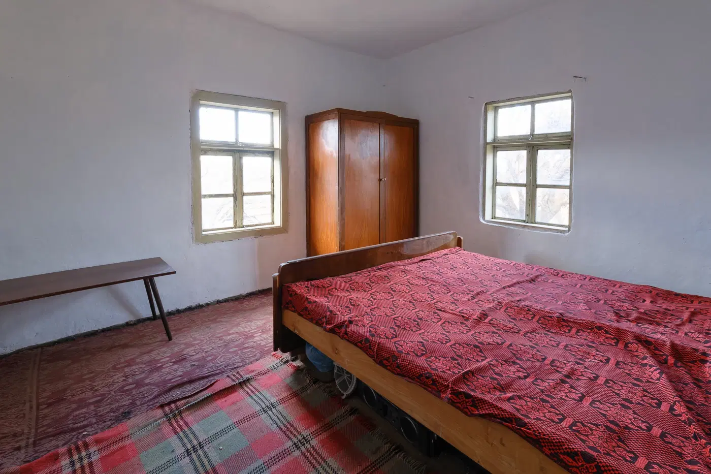 Huis met 1.578 m2 grond en bijgebouw in Belotintsi (Montana) - Bulgarije