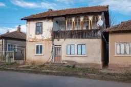 Huis met 431 m2 grond en bijgebouwen in Gyurgich (Vidin) - Bulgarije