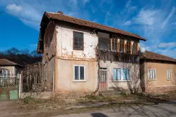 Huis met 431 m2 grond en bijgebouwen in Gyurgich (Vidin) - Bulgarije