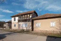 Huis met 431 m2 grond en bijgebouwen in Gyurgich (Vidin) - Bulgarije