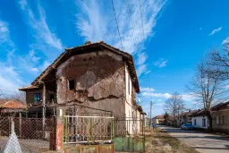 Huis met 431 m2 grond en bijgebouwen in Gyurgich (Vidin) - Bulgarije