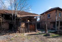 Huis met 431 m2 grond en bijgebouwen in Gyurgich (Vidin) - Bulgarije