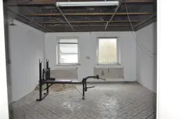 Villa op 1.8 ha perceel, tuin, bos, sauna, bron + bedrijf in Sonneberg - Duitsland