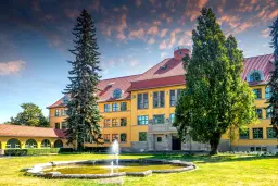 Driezijdig gebouw met binnenhof en commerciële mogelheden in Arnstadt - Duitsland