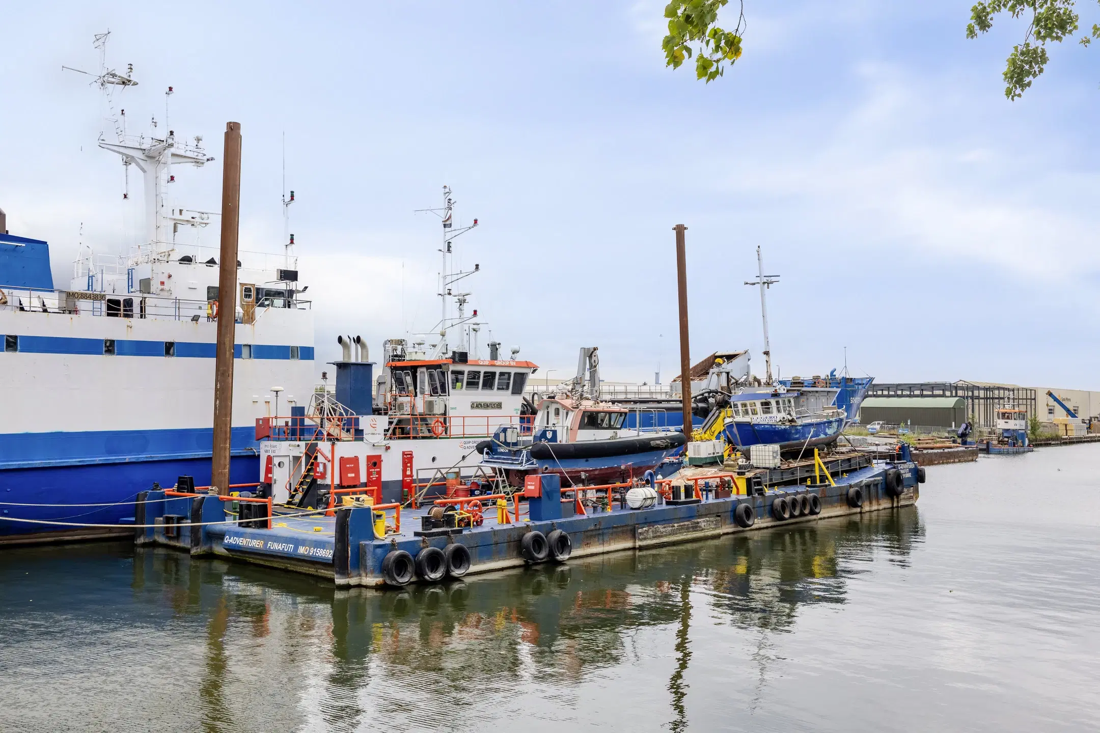 Stalen werkschip 'Q Adventurer' (voorheen 'DCS Adventurer')