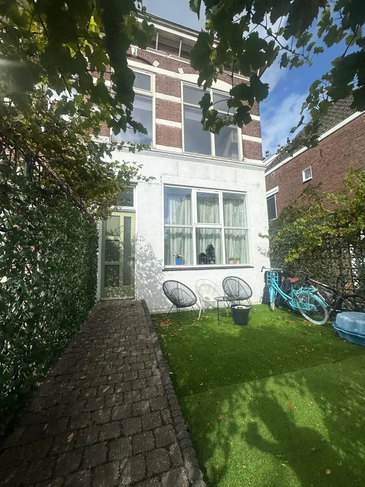 Hillegom, Weeresteinstraat 77 / Kortenbachstraat 1 en 3