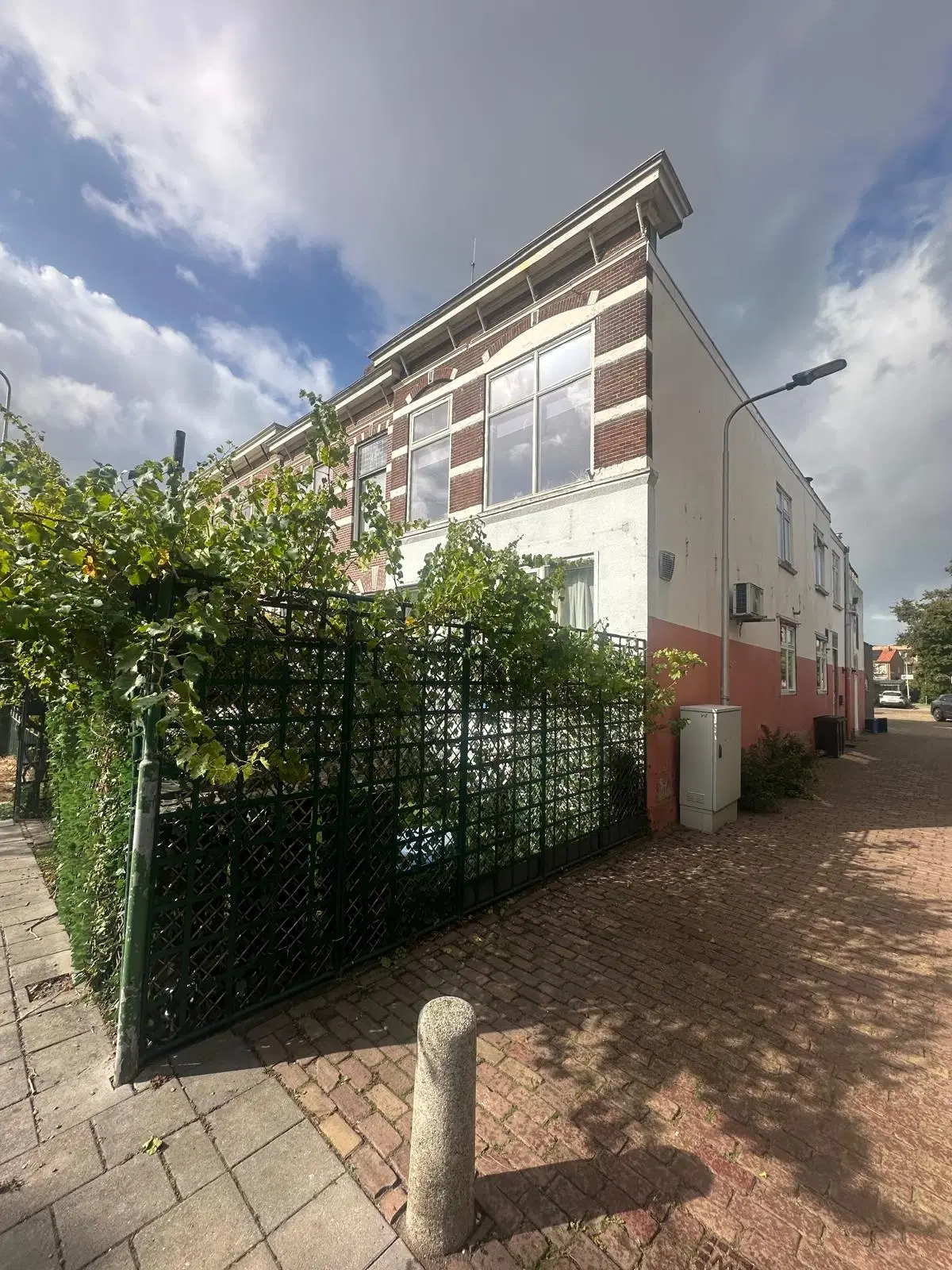 Hillegom, Weeresteinstraat 77 / Kortenbachstraat 1 en 3