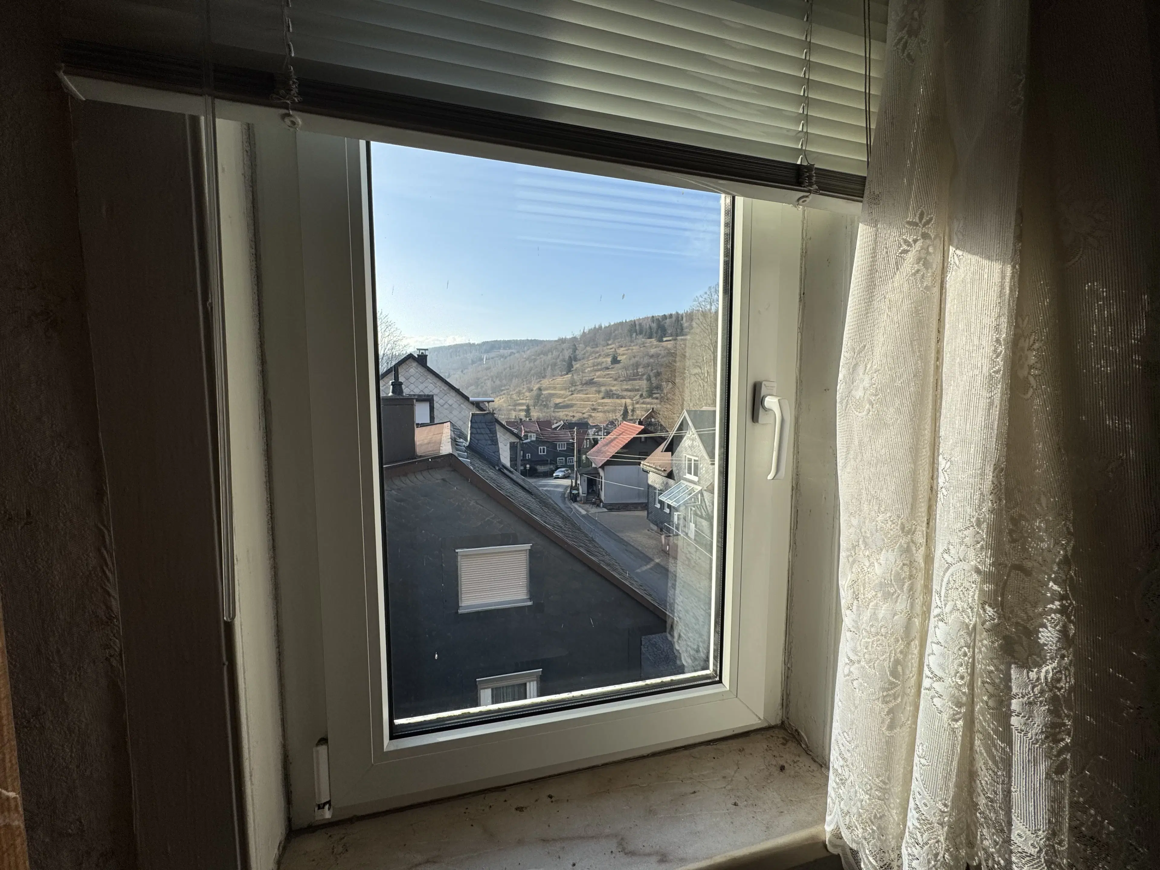 Vrijstaand gebouw in het heuvelachtige Schleusegrund, Duitsland