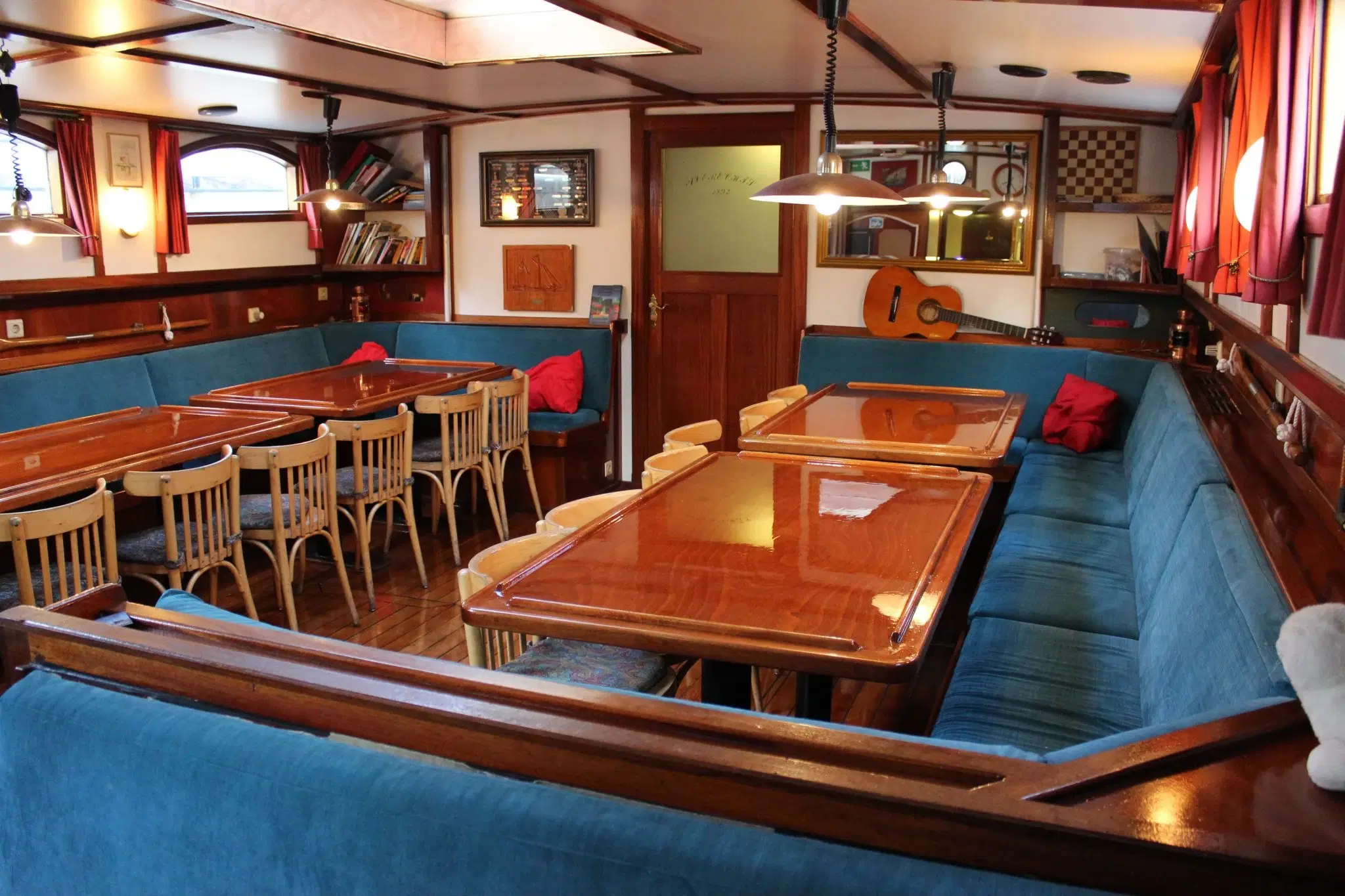 Zeilcharterschip 'Averechts' te Harlingen