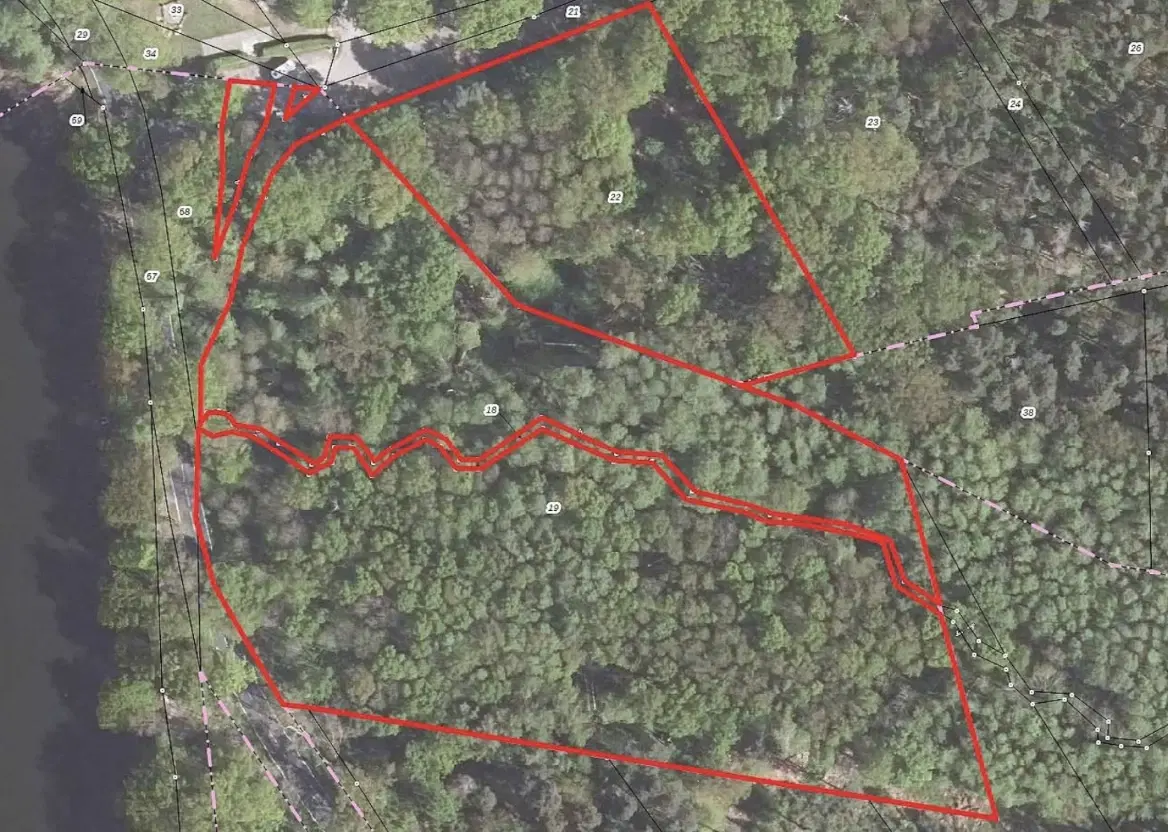 Perceel van 5.183 m² bij het water naast Bad Schmiedeberg - Duitsland