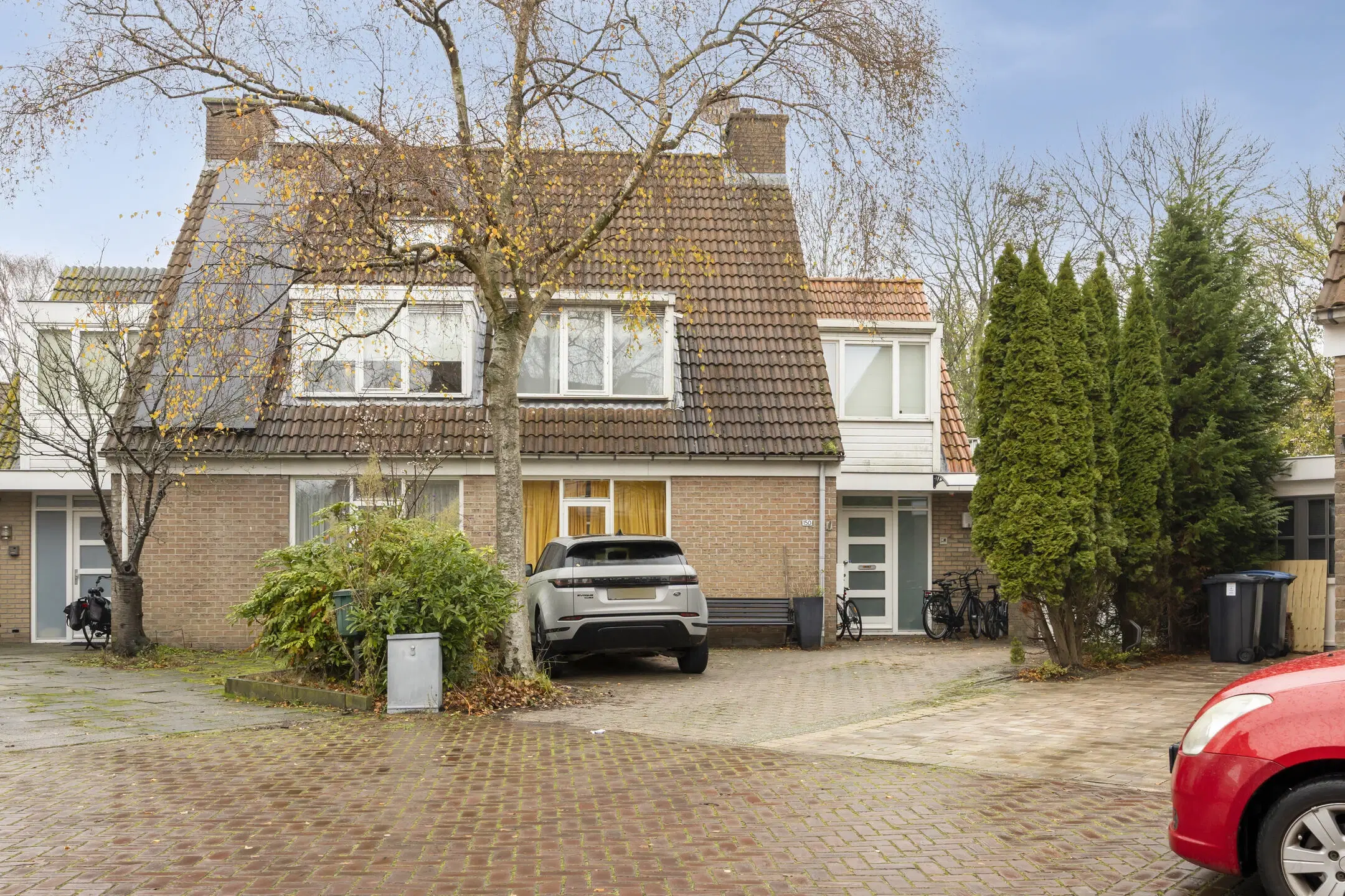 Amstelveen, Troubadour 150