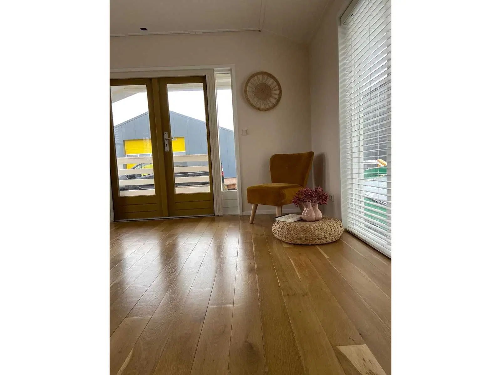 Moderne Woonboot / Woonark te Heeg