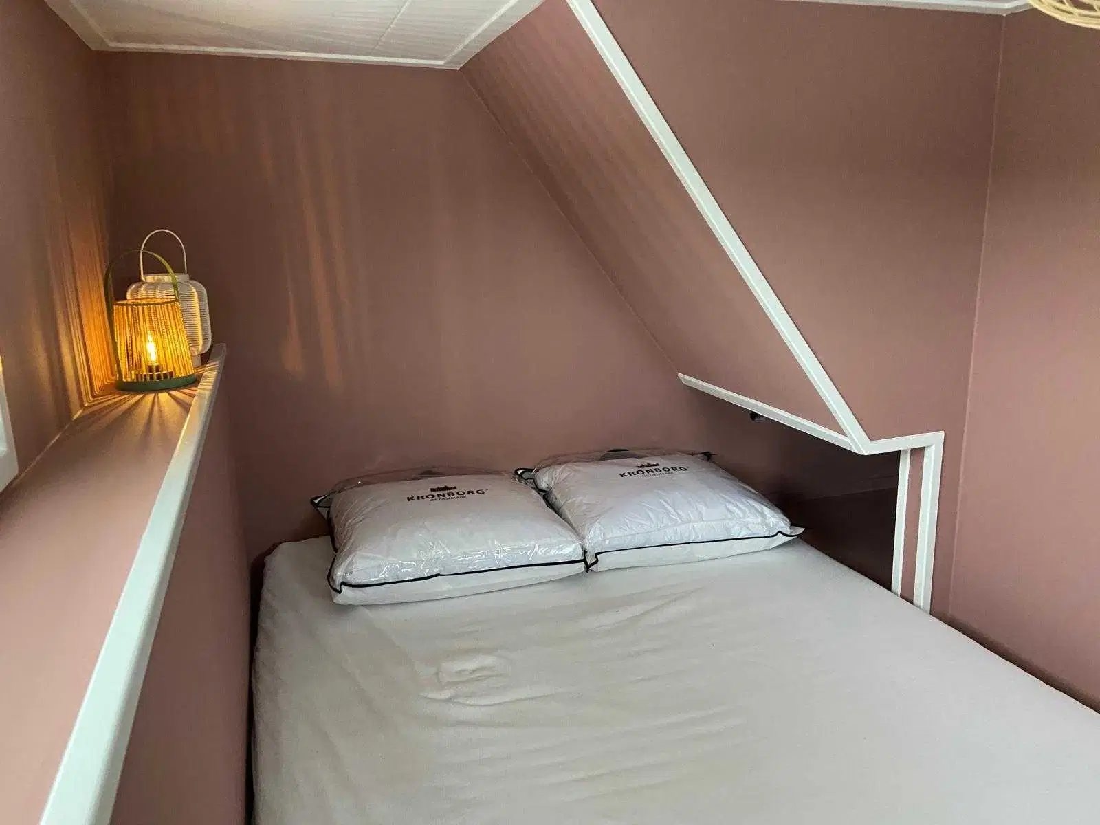 Moderne Woonboot / Woonark te Heeg