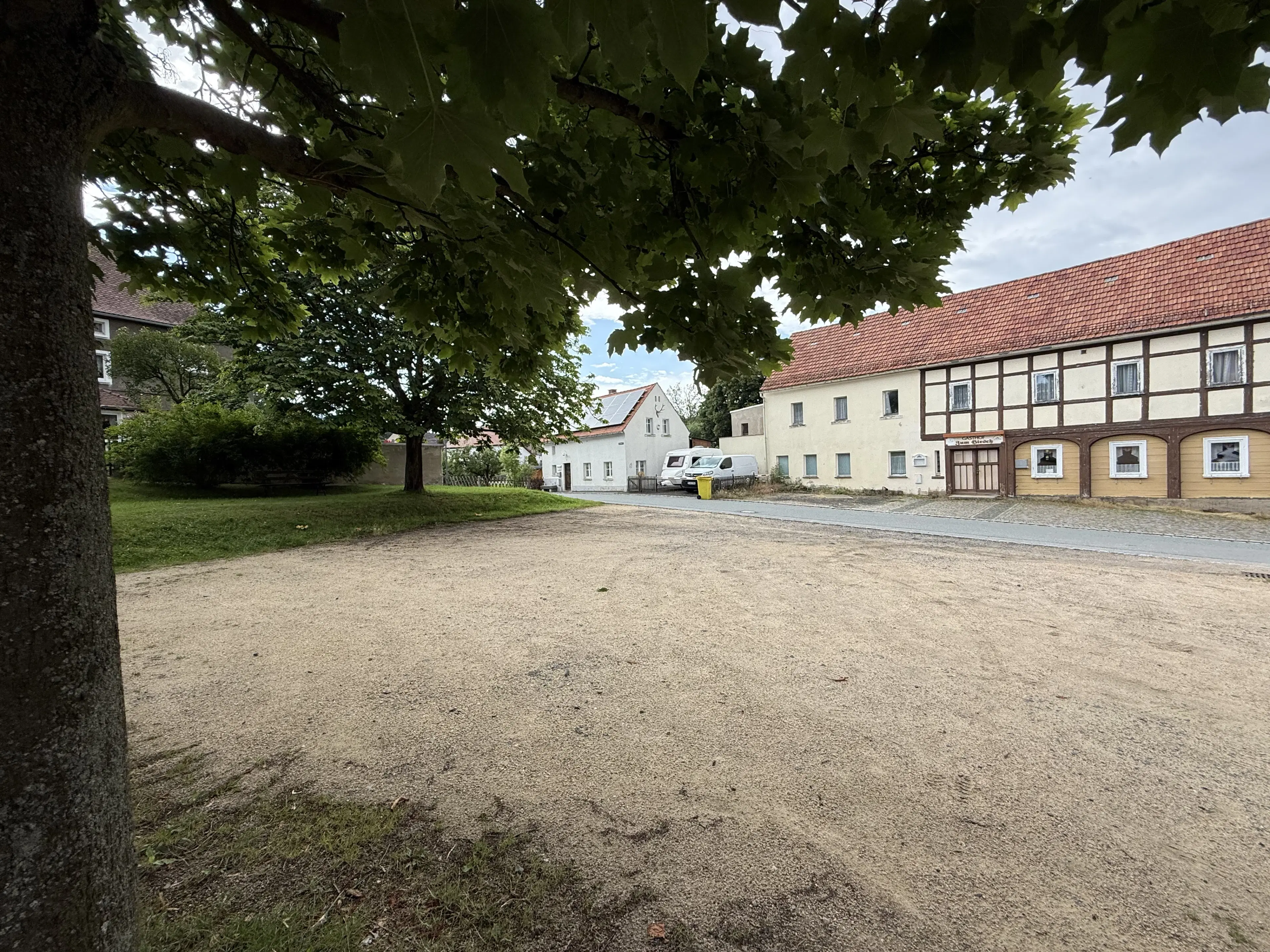 Horeca-object met zaal en kamers op 546 m² perceel in Bertsdorf-Hörnitz - Duitsland