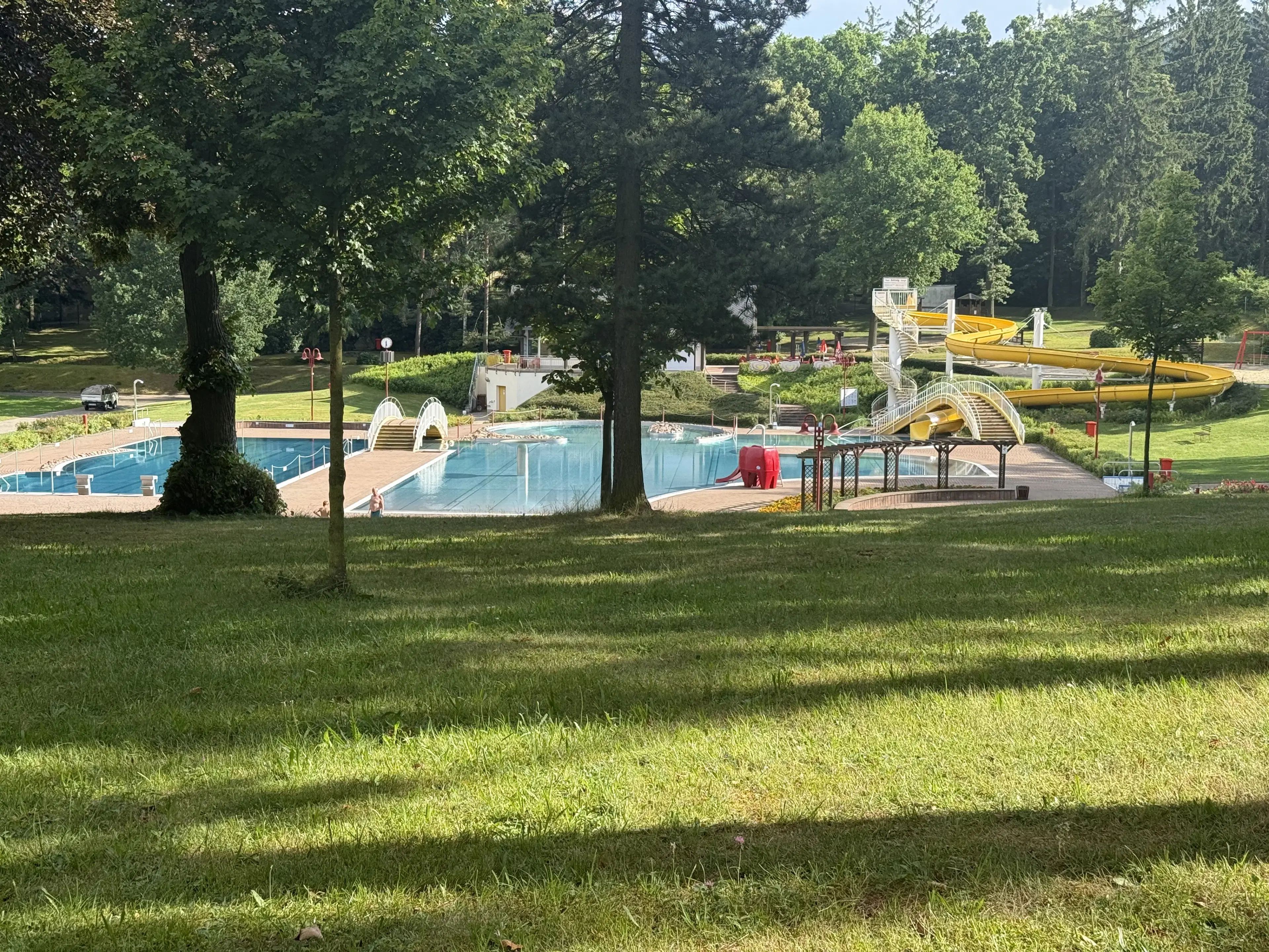 Horeca-object met zaal en kamers op 546 m² perceel in Bertsdorf-Hörnitz - Duitsland