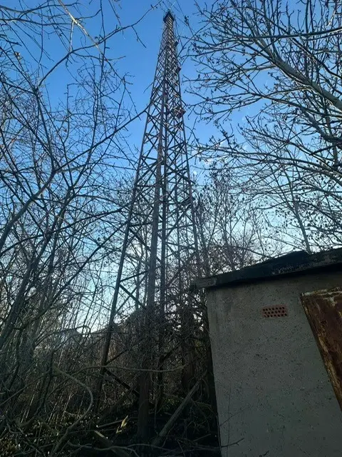 40 meter antennemast op ca. 1.100 m² eigendomsperceel in Bernburg - Duitsland